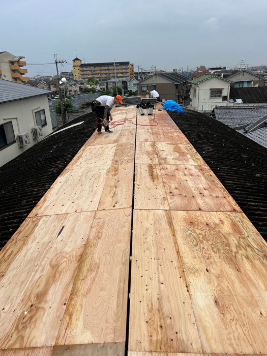 鉄骨倉庫の屋根　カバー工法②